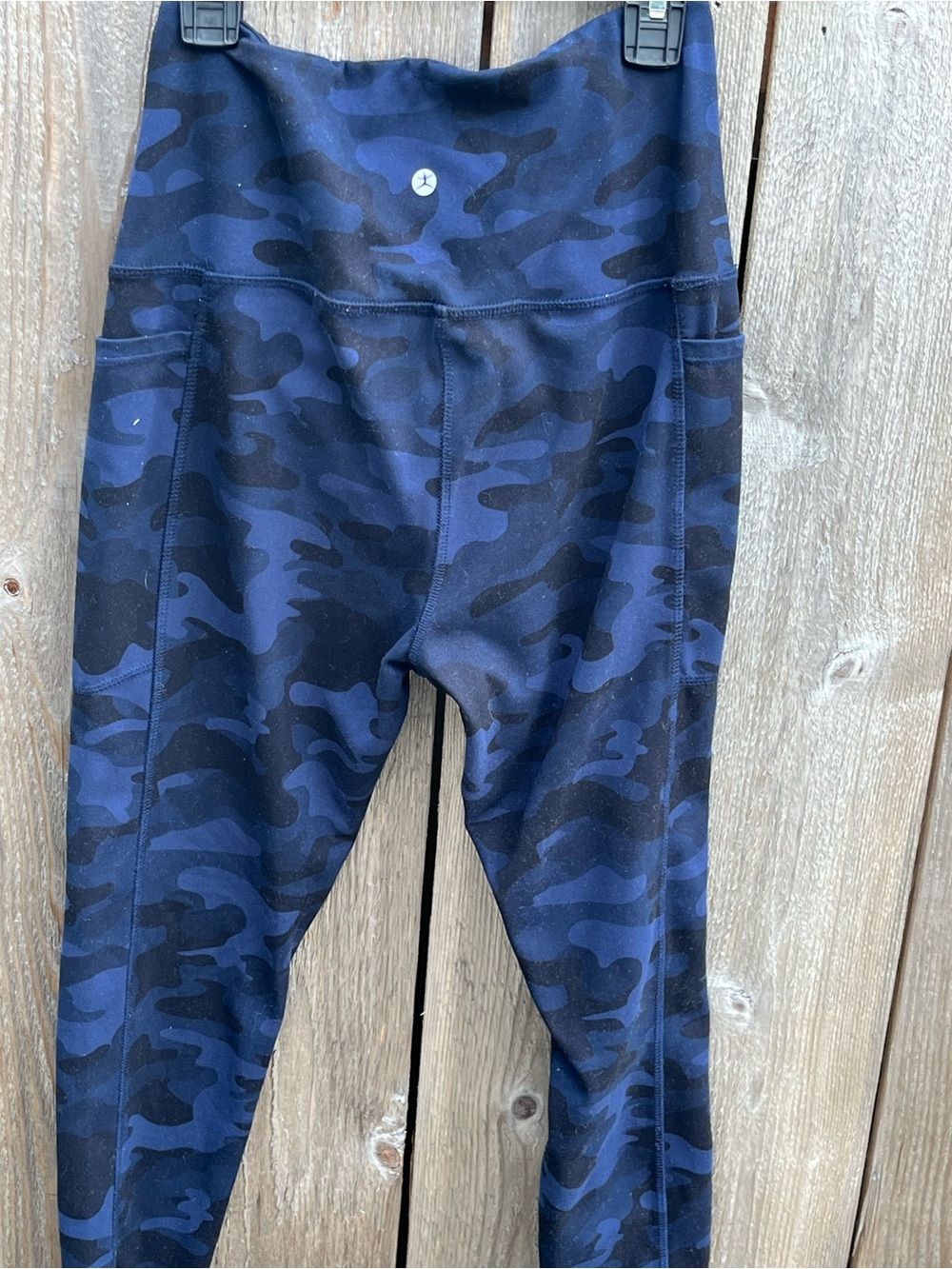 Danskin women’s Navy and Black Camo size medium Active Leggings
